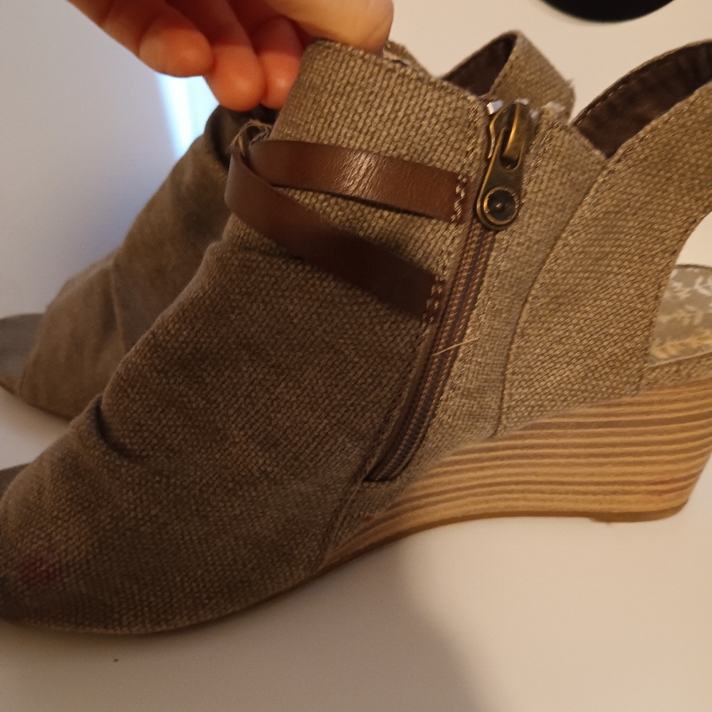 Shoes - Picture 2 of 3